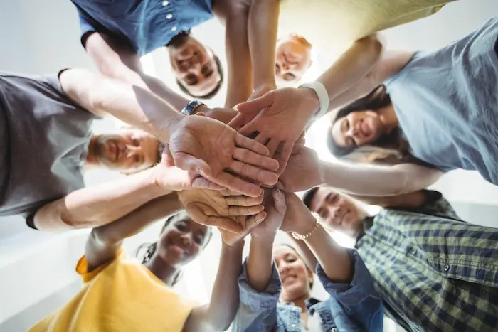 personas con intereses comunes