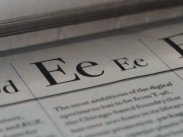 Qué diferencias hay entre tipografía y fuente