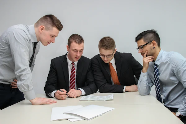 examinar la competencia de negocios