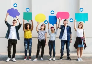 grupo de personas pertenecientes a una comunidad de una marca