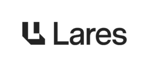 Logo de Grupo Lares con isotipo geométrico negro y tipografía corporativa