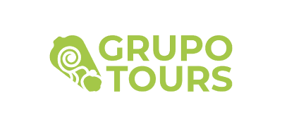 Logo de Grupo Tours con tipografía verde y símbolos de viaje integrados