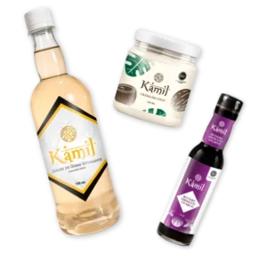 Productos de Industrias Kamill, incluyendo jarabe de goma espumante y crema de coco, con diseño de etiquetas